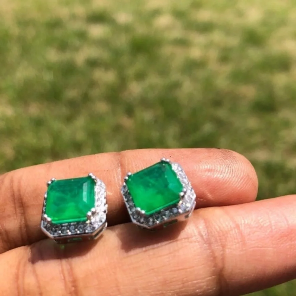 Gorgeous emerald 2ct square studs silver plated - Picture 7 of 11